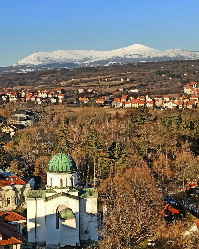 Pogled na Rtanj prekriven snegom