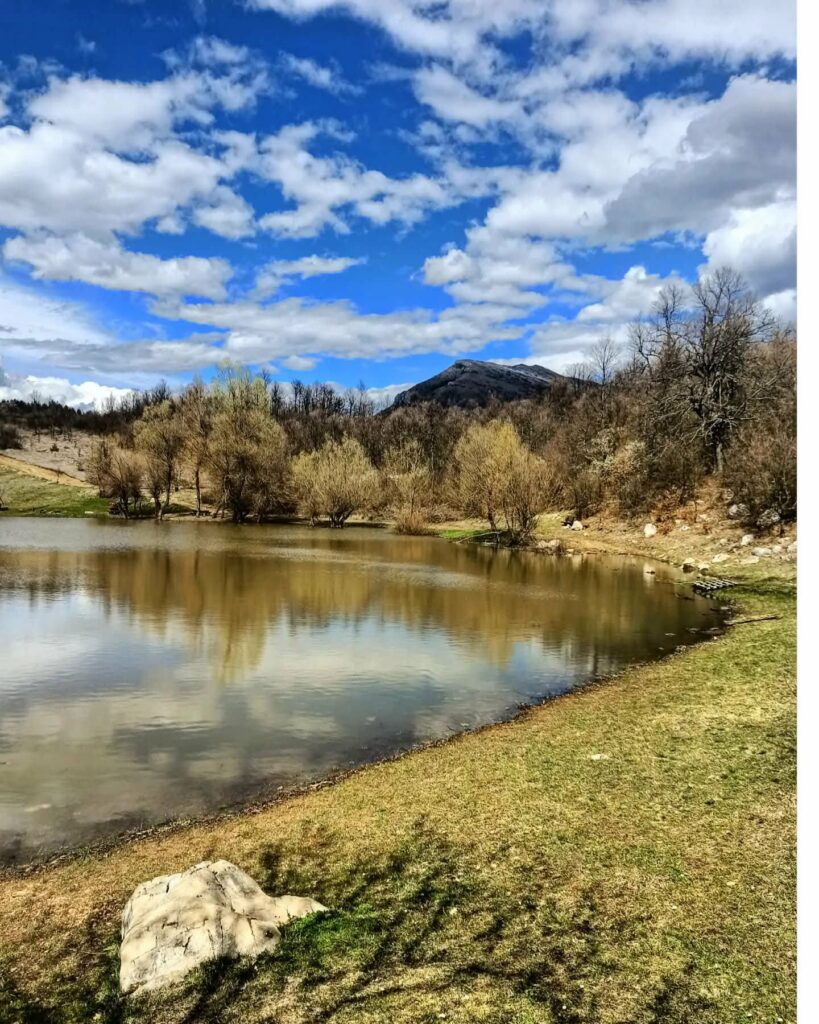 Selo Vrmdža u Sokobanji s jezerom i Rtnjem